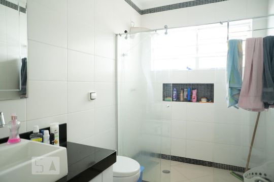 Banheiro suite 1 de casa à venda com 2 quartos, 154m² em Vila Linda, Santo André
