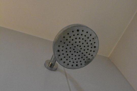 Banheiro Social de kitnet/studio para alugar com 1 quarto, 50m² em Caminho das Árvores, Salvador