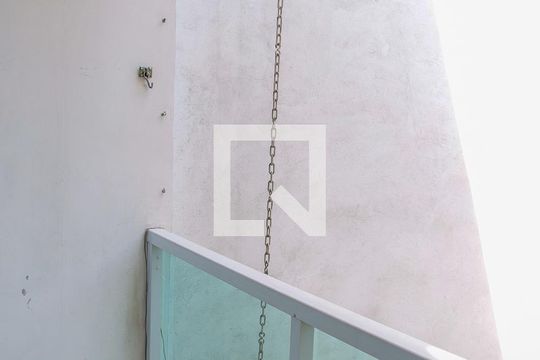 varanda de casa à venda com 6 quartos, 170m² em Santa Maria, Osasco