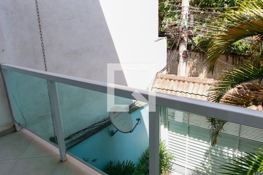 varanda de casa à venda com 6 quartos, 170m² em Santa Maria, Osasco