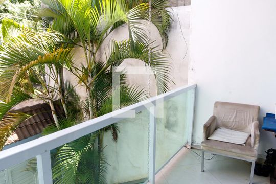 varanda de casa à venda com 6 quartos, 170m² em Santa Maria, Osasco