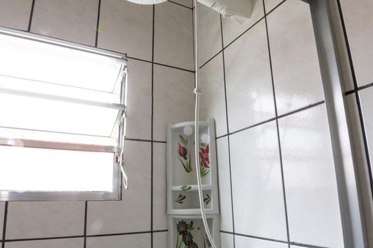 Banheiro de casa para alugar com 1 quarto, 55m² em Vila Santa Clara, São Paulo