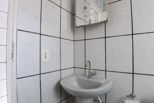 Banheiro de casa para alugar com 1 quarto, 55m² em Vila Santa Clara, São Paulo