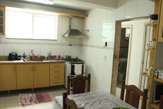 Cozinha de casa à venda com 6 quartos, 300m² em Tanque, Rio de Janeiro