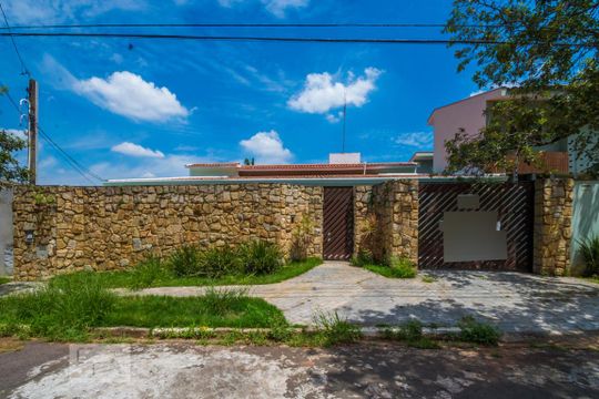 Fachada de casa à venda com 3 quartos, 350m² em Jardim das Paineiras, Campinas