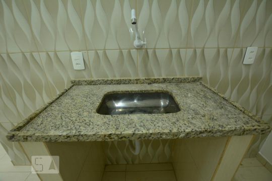 Cozinha de casa para alugar com 1 quarto, 20m² em Bonsucesso, Rio de Janeiro
