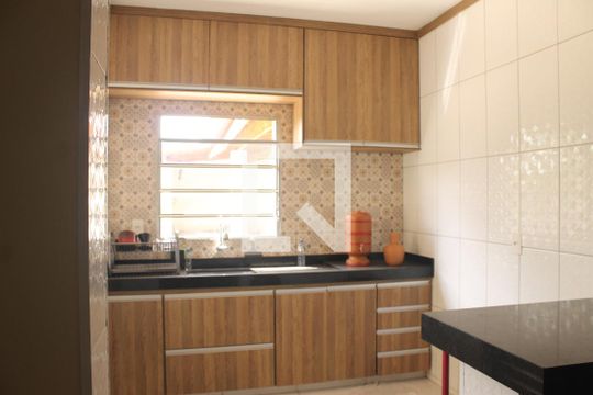 Cozinha de casa para alugar com 2 quartos, 130m² em Jardim Capivari, Campinas
