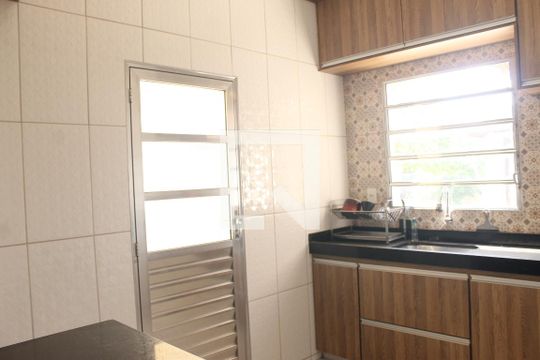 Cozinha de casa para alugar com 2 quartos, 130m² em Jardim Capivari, Campinas