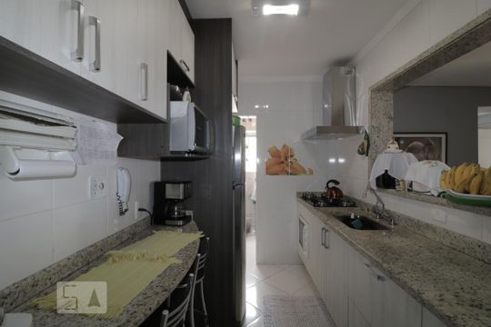 Cozinha  de apartamento à venda com 3 quartos, 71m² em Chácara Seis de Outubro, São Paulo