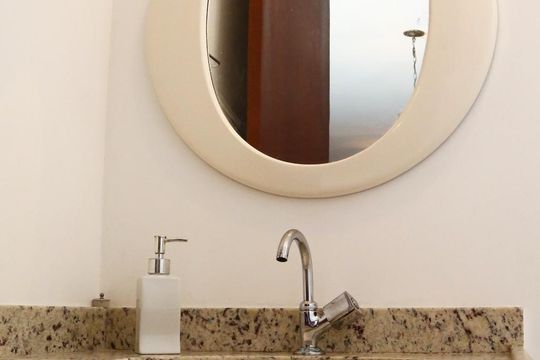 Lavabo de apartamento para alugar com 3 quartos, 174m² em Vila Tupi, Praia Grande