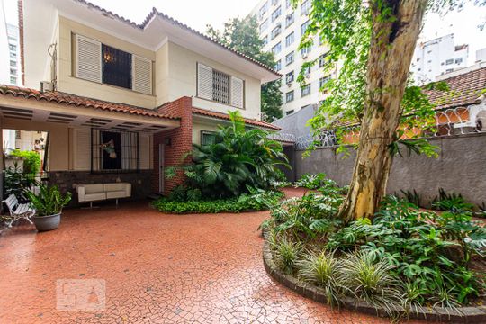 Fachada de casa à venda com 4 quartos, 800m² em Icaraí, Niterói