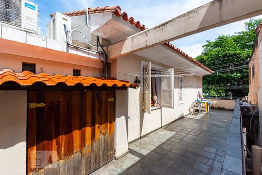 Área Externa de casa à venda com 13 quartos, 700m² em São Domingos, Niterói