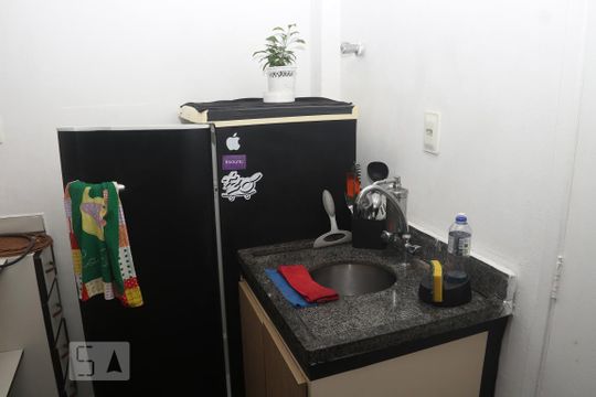 Cozinha de apartamento para alugar com 1 quarto, 55m² em Itararé, São Vicente