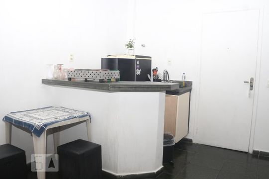 Cozinha de apartamento para alugar com 1 quarto, 55m² em Itararé, São Vicente