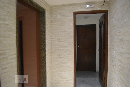 Hall de apartamento para alugar com 3 quartos, 140m² em Jardim Carioca, Rio de Janeiro