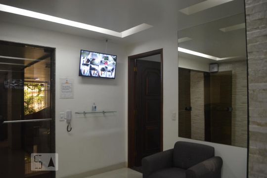 Hall de apartamento para alugar com 3 quartos, 140m² em Jardim Carioca, Rio de Janeiro