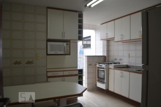 Cozinha de apartamento para alugar com 3 quartos, 140m² em Jardim Carioca, Rio de Janeiro