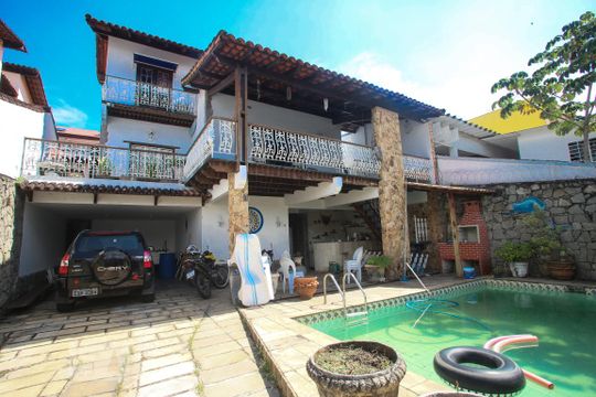 Fachada de casa à venda com 4 quartos, 365m² em Taquara, Rio de Janeiro