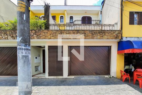 Fachada de casa à venda com 3 quartos, 250m² em Taboão, Diadema