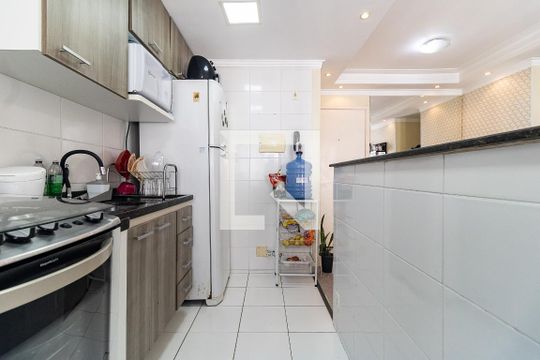 Cozinha de apartamento para alugar com 2 quartos, 48m² em Parque Bristol, São Paulo
