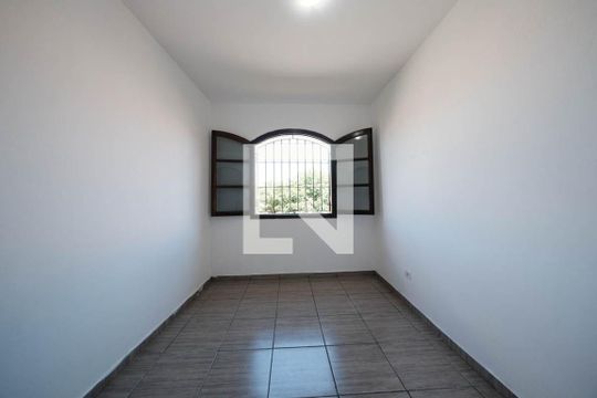 Quarto 2 de casa à venda com 4 quartos, 230m² em Vila Nhocune, São Paulo