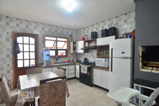 Cozinha de casa à venda com 3 quartos, 260m² em São José, Canoas