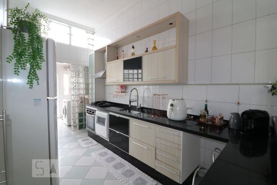 Cozinha de casa à venda com 3 quartos, 297m² em Vila Bertioga, São Paulo