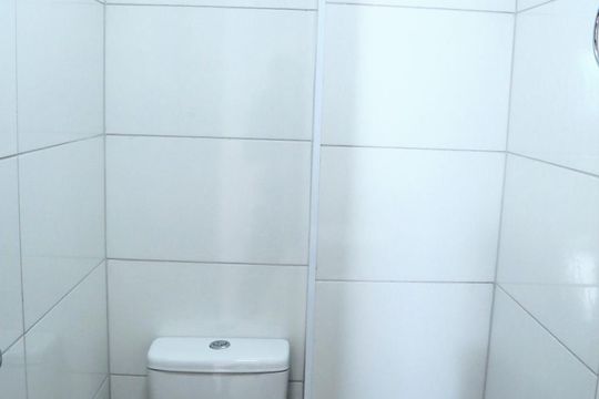 Banheiro da Suíte 1 de apartamento para alugar com 2 quartos, 103m² em Caiçara, Praia Grande