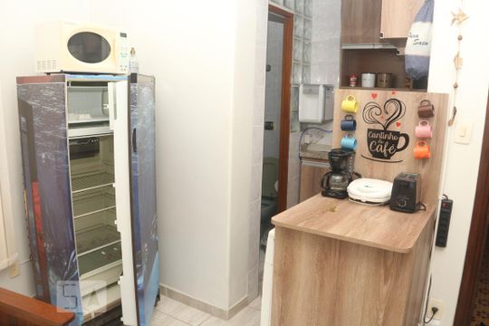 Cozinha de apartamento para alugar com 1 quarto, 35m² em Itararé, São Vicente