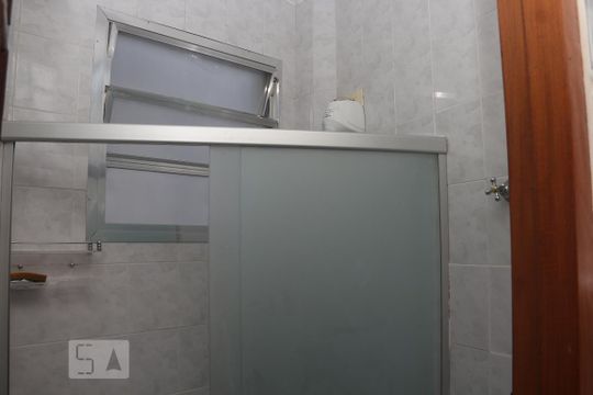 Banheiro de apartamento para alugar com 1 quarto, 35m² em Itararé, São Vicente