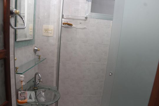 Banheiro de apartamento para alugar com 1 quarto, 35m² em Itararé, São Vicente