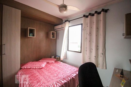 Quarto 1 de casa para alugar com 4 quartos, 280m² em Vila Arcádia, São Paulo