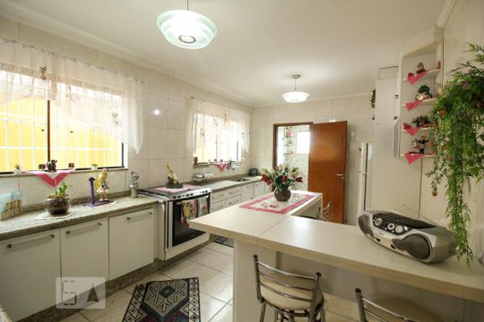 Cozinha de casa para alugar com 4 quartos, 280m² em Vila Arcádia, São Paulo