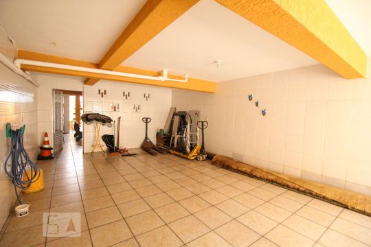 Garagem de casa para alugar com 4 quartos, 280m² em Vila Arcádia, São Paulo