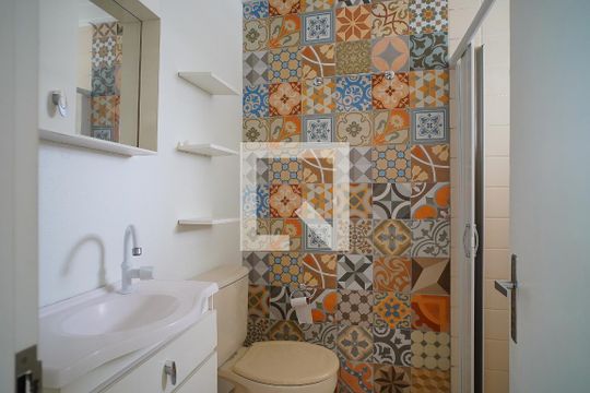 Banheiro de apartamento à venda com 2 quartos, 63m² em Sarandi, Porto Alegre
