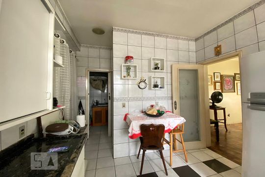 Cozinha de apartamento à venda com 3 quartos, 117m² em Centro, São Leopoldo
