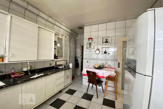 Cozinha de apartamento à venda com 3 quartos, 117m² em Centro, São Leopoldo