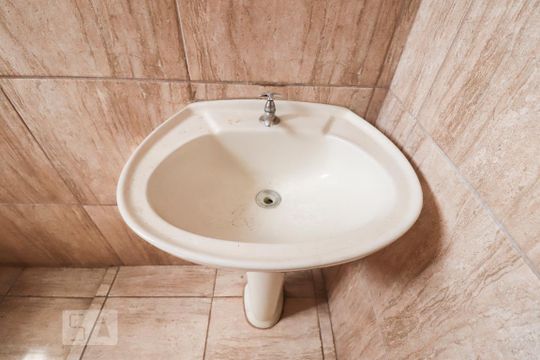 Banheiro de casa para alugar com 4 quartos, 120m² em Setor Leste Universitário, Goiânia