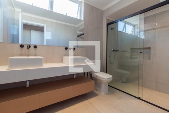 Suíte - banheiro de apartamento à venda com 2 quartos, 140m² em Cerqueira César, São Paulo