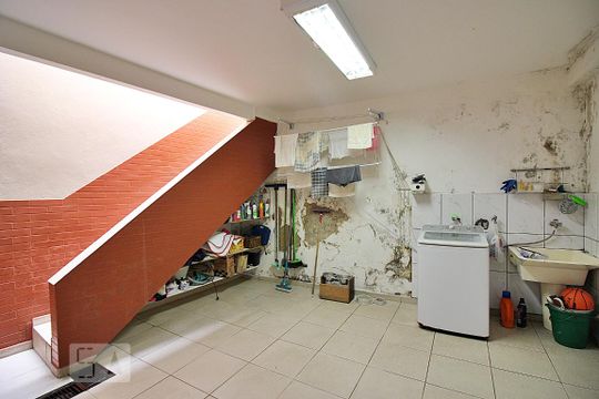 Lavanderia de casa à venda com 5 quartos, 280m² em Santa Terezinha, São Bernardo do Campo