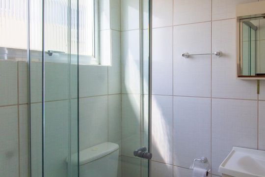 Banheiro de kitnet/studio à venda com 1 quarto, 25m² em Farroupilha, Porto Alegre