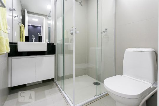 Banheiro de apartamento para alugar com 1 quarto, 36m² em Pinheiros, São Paulo