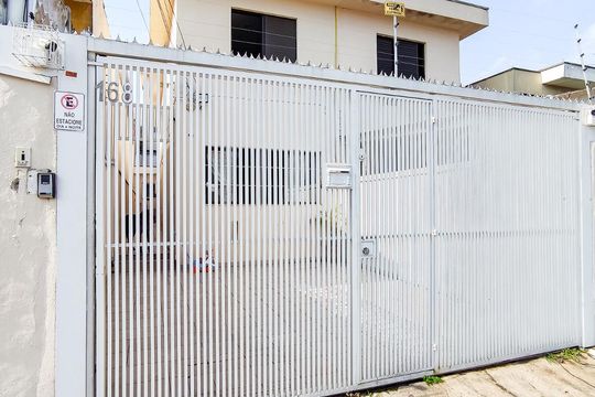 Fachada de casa à venda com 3 quartos, 132m² em Parque Jabaquara, São Paulo