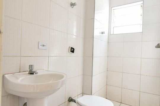 Banheiro de apartamento à venda com 2 quartos, 52m² em Jardim Iracema, São Paulo