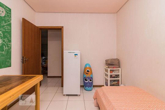 Dormitório de casa à venda com 6 quartos, 246m² em Nonoai, Porto Alegre
