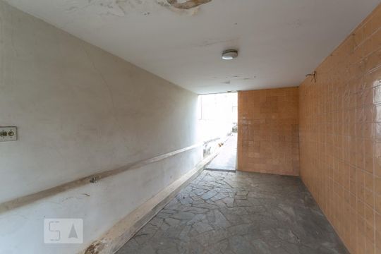 Garagem de casa à venda com 5 quartos, 240m² em Santa Tereza, Belo Horizonte