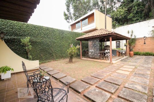Quintal de casa à venda com 3 quartos, 261m² em Vila Fiat Lux, São Paulo