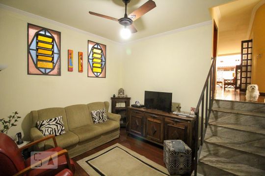 Sala de TV de casa à venda com 3 quartos, 261m² em Vila Fiat Lux, São Paulo