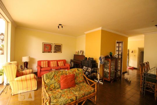Sala de Estar de casa à venda com 3 quartos, 261m² em Vila Fiat Lux, São Paulo