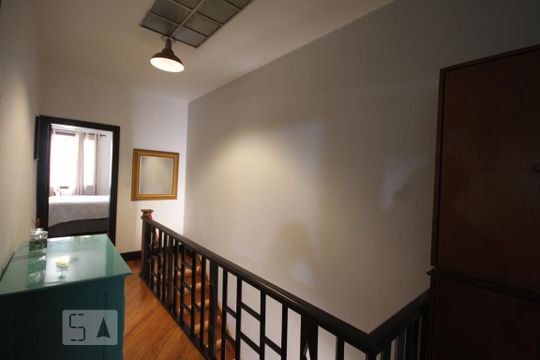 Corredor de casa à venda com 5 quartos, 350m² em Liberdade, São Paulo
